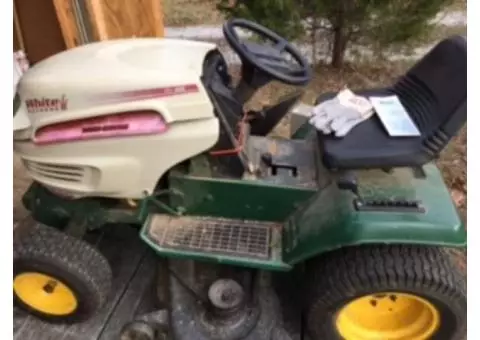 Riding Lawnmower/Tractor